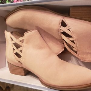 Seychelles Remembrance Pink Booties size 8.5